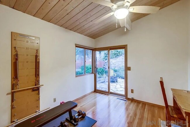 Building Photo - Room for rent!