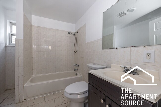 Building Photo - 2655 W Homer St