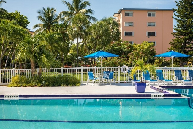 Building Photo - 3 Bedroom 2 Bathroom Furnished Condo