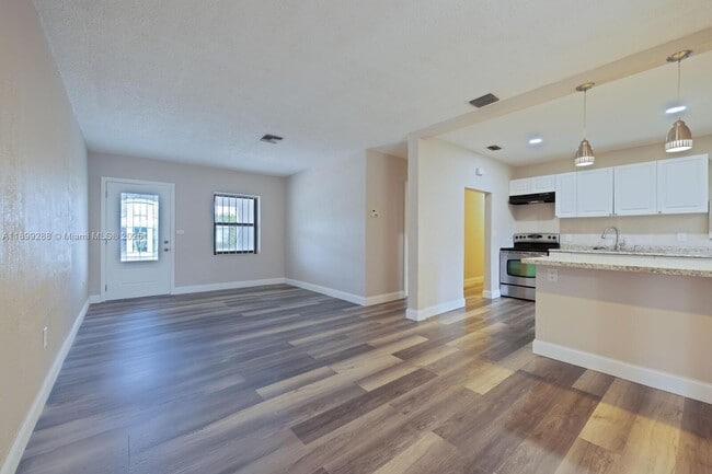 Building Photo - 14110 Van Buren St