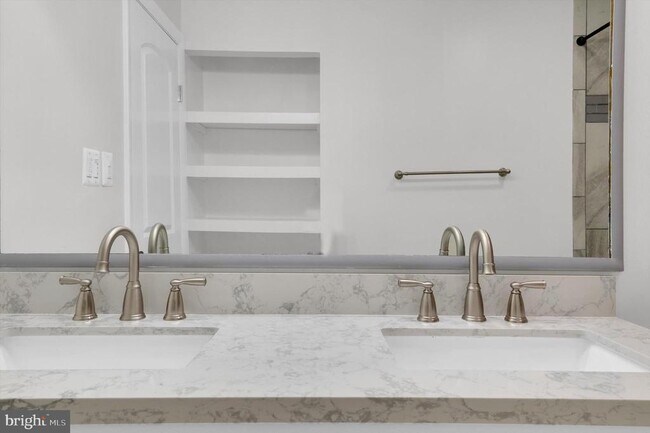 Building Photo - 4224 Kinmount Rd