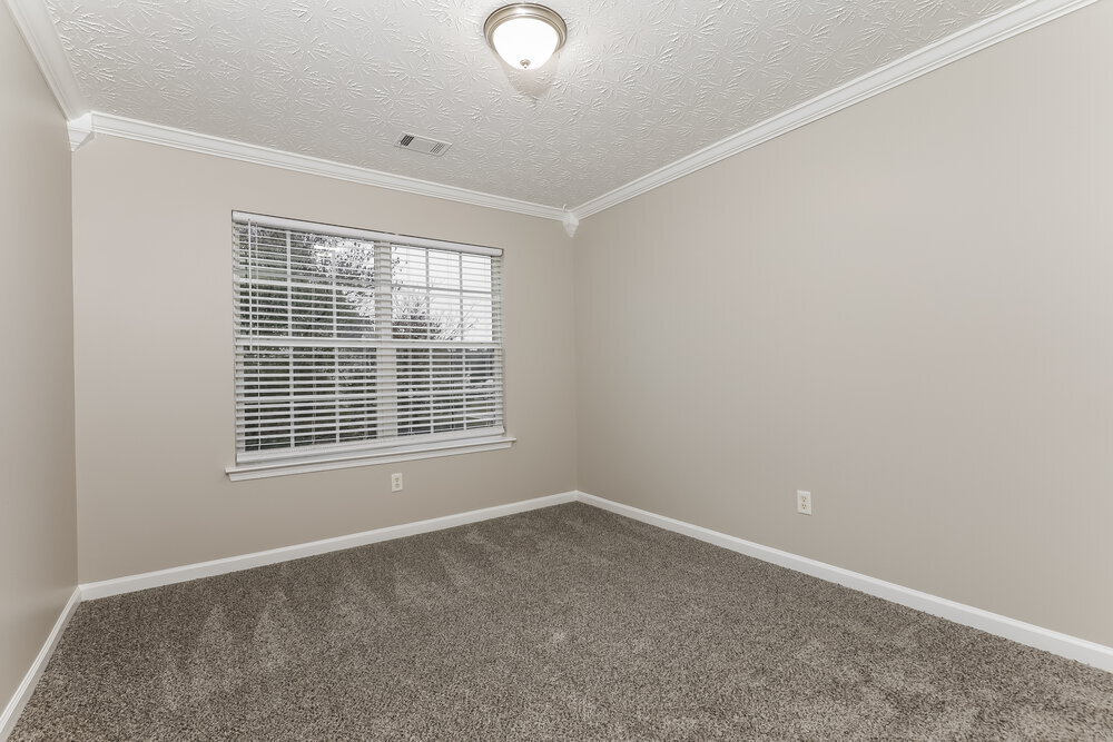 Building Photo - 204 Sandstone Dr