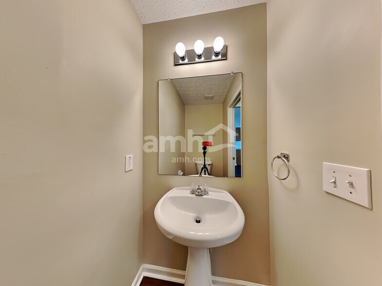 Building Photo - 8157 Grant Park Ave