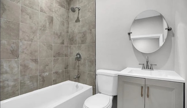 Building Photo - Beautifully Updated Townhome