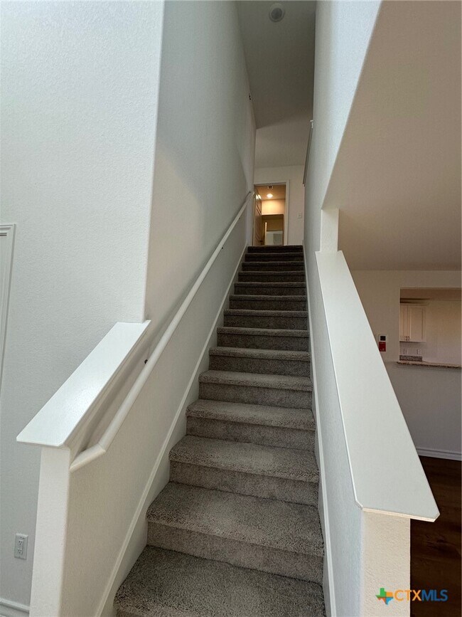 Building Photo - 945 Heartseed Ave