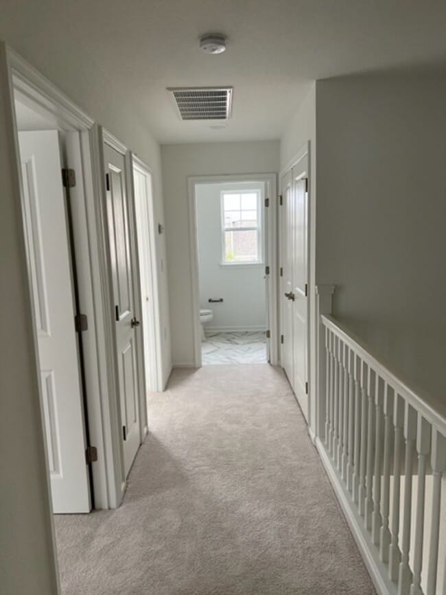 Building Photo - ABBEY HILL @ HICKORY MANOR
