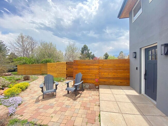 Building Photo - 5 bed 3.5 Bath Home in North Boulder W/Large Backyard, Swimming Pool & Jacuzzi!