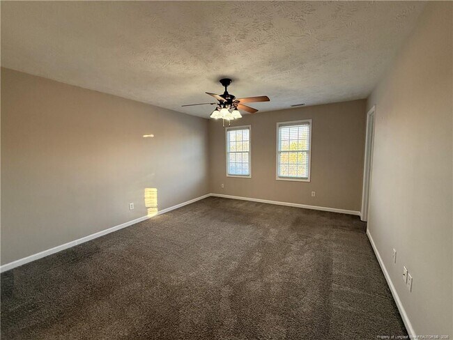 Building Photo - 2402 Larwood Dr