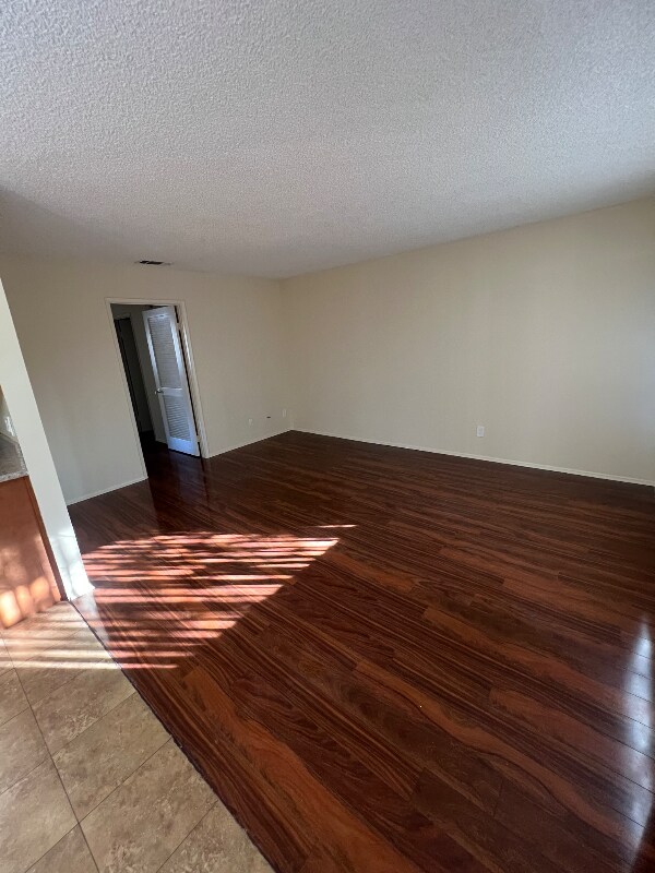 Building Photo - 223 E Acacia Ave