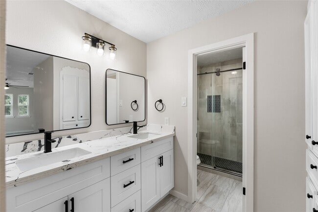Building Photo - 28814 Enchanted Dr