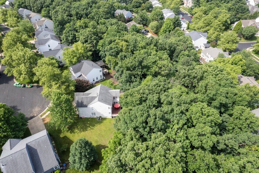 Building Photo - 21355 Fernbrook Ct
