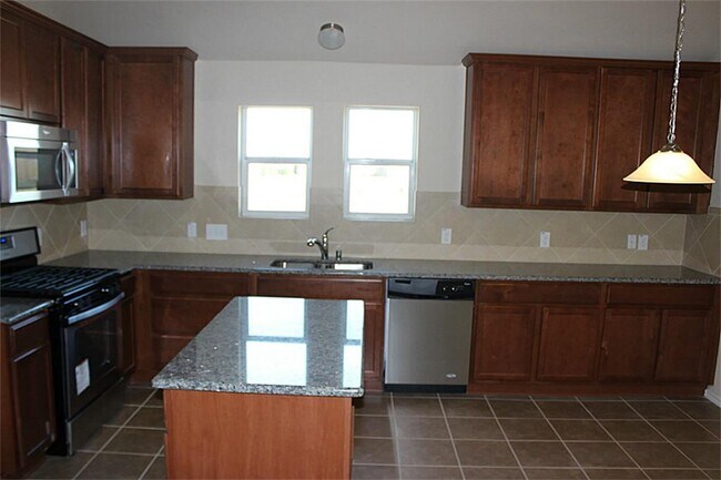 Building Photo - 2119 Mateo Park Dr