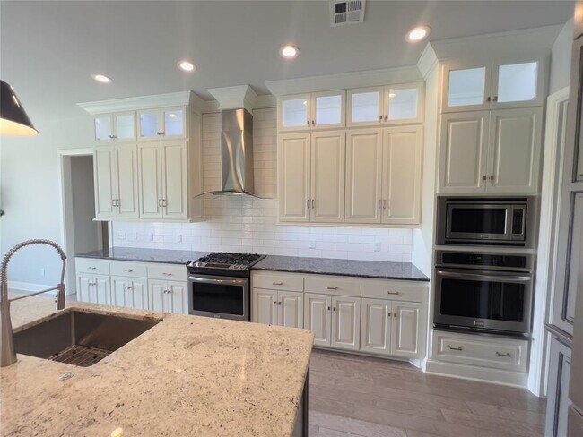 Building Photo - 424 Seville Dr