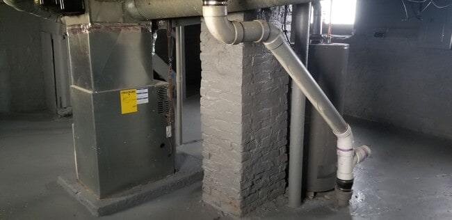 Building Photo - Old Brooklyn - 4 Bedroom Single Family Home