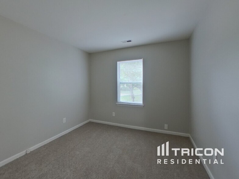 Building Photo - 10723 Spruce Knob Ln