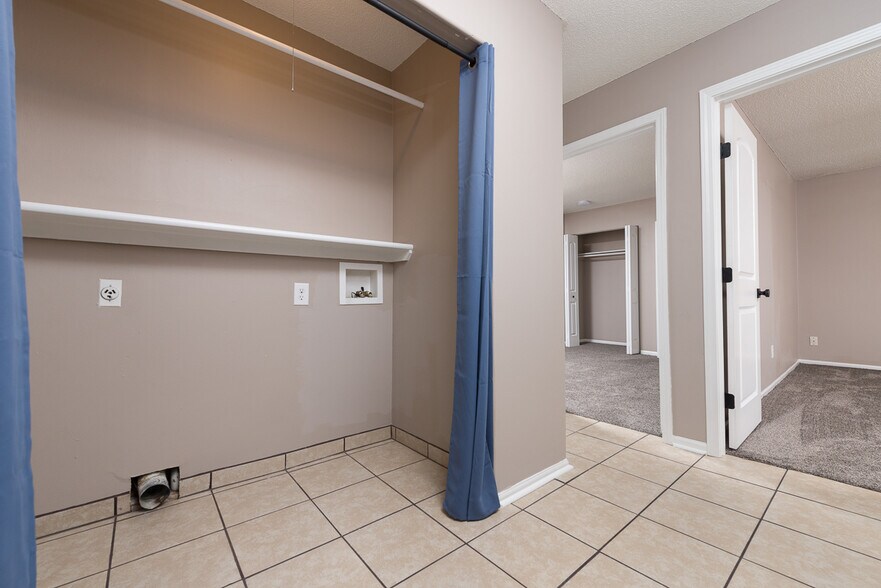 Building Photo - 8303 N Everton