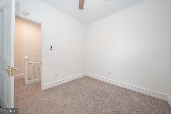 Building Photo - 34 W Durham St