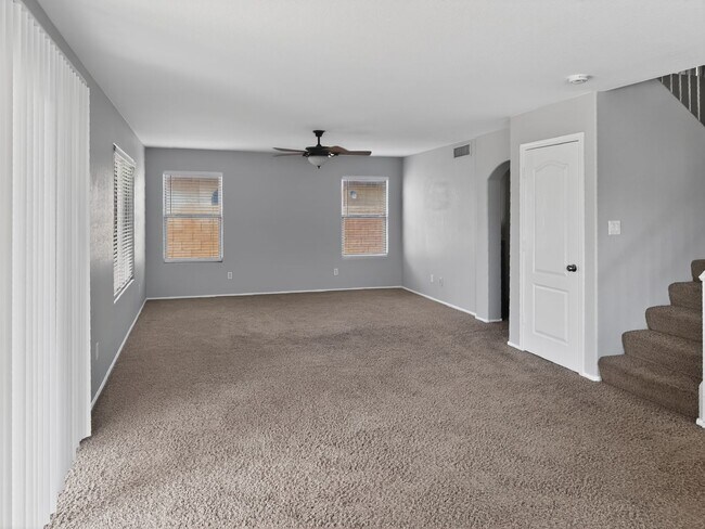 Building Photo - Beautifu;l 4Bed/2.5Bath, Private Pool Home!