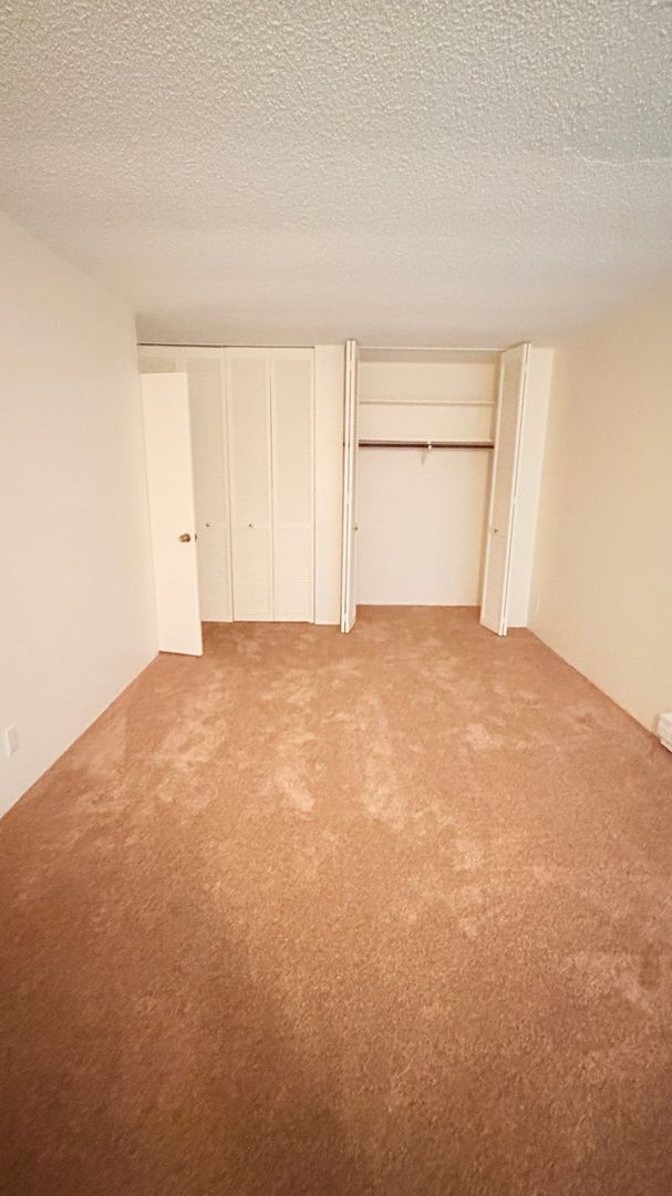 Building Photo - 2101 Shore Line Dr