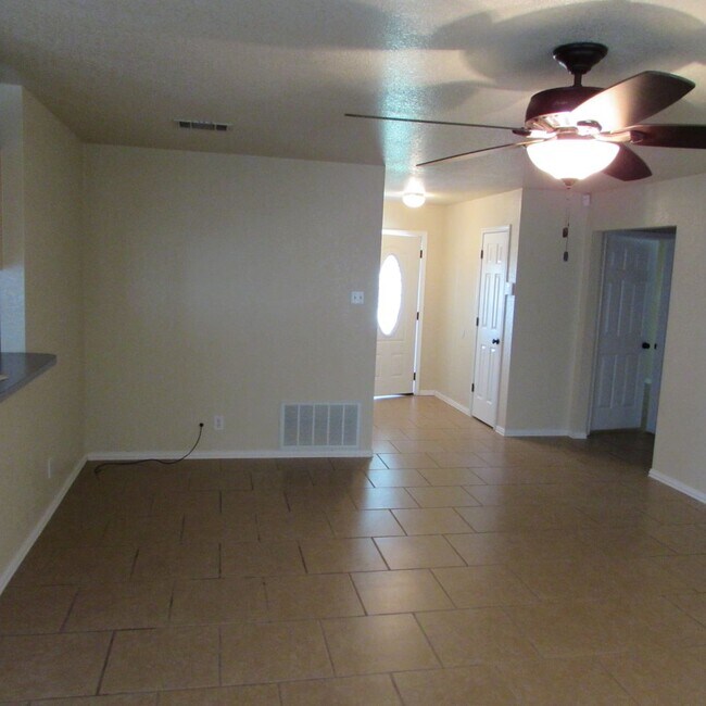 Building Photo - 2201 Ledgestone Dr