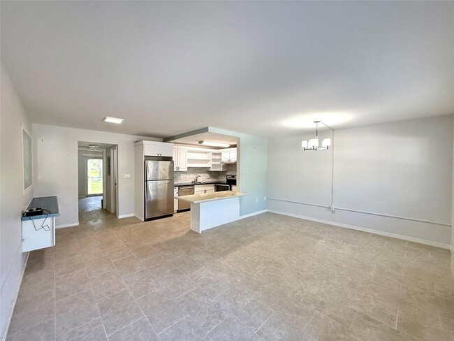 Building Photo - 28 Ventnor Dr