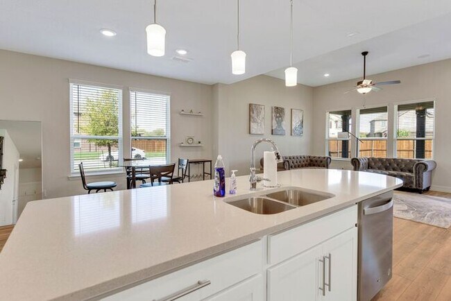 Building Photo - Like-New 4 Bedroom Home in Prime Garland Location