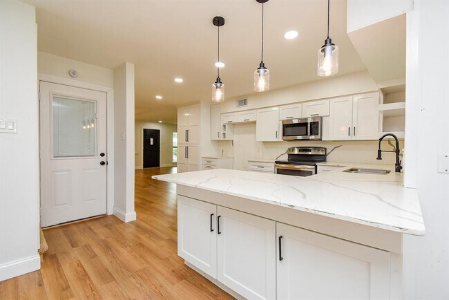 Building Photo - 5019 Stillbrooke Dr