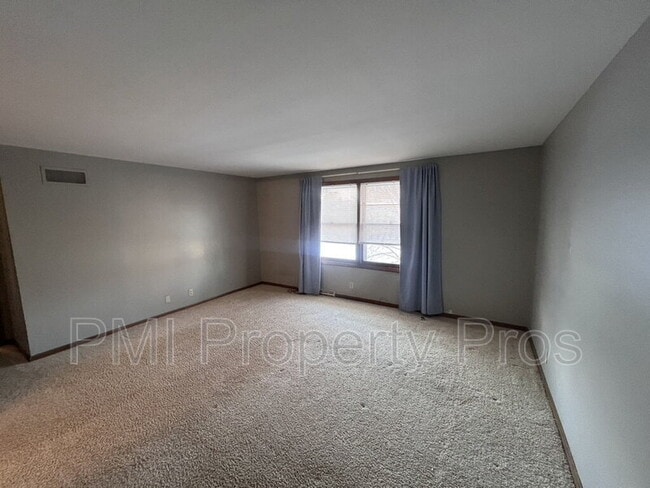 Building Photo - 3204 Chateau Ct