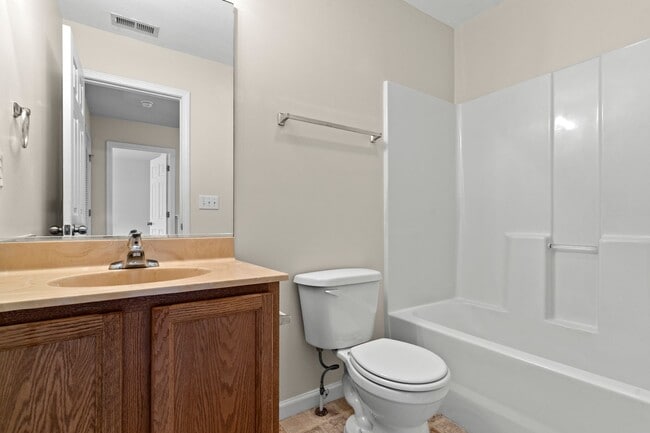 Building Photo - Great Townhouse - Convenient Arden Location