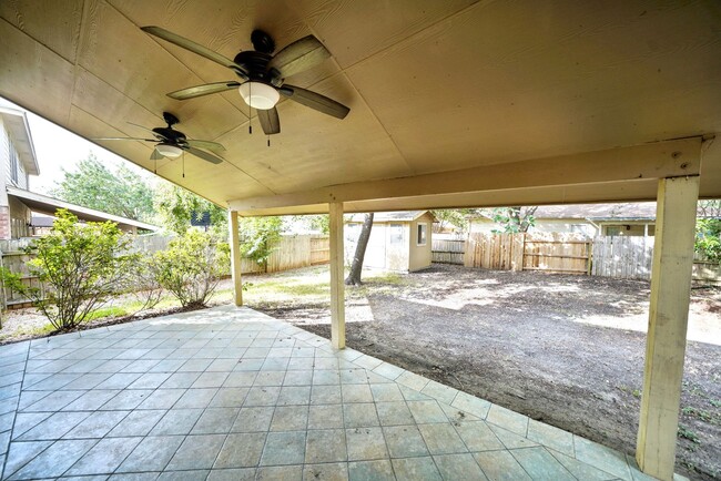 Building Photo - Beautiful Rental now available in Thistle ...