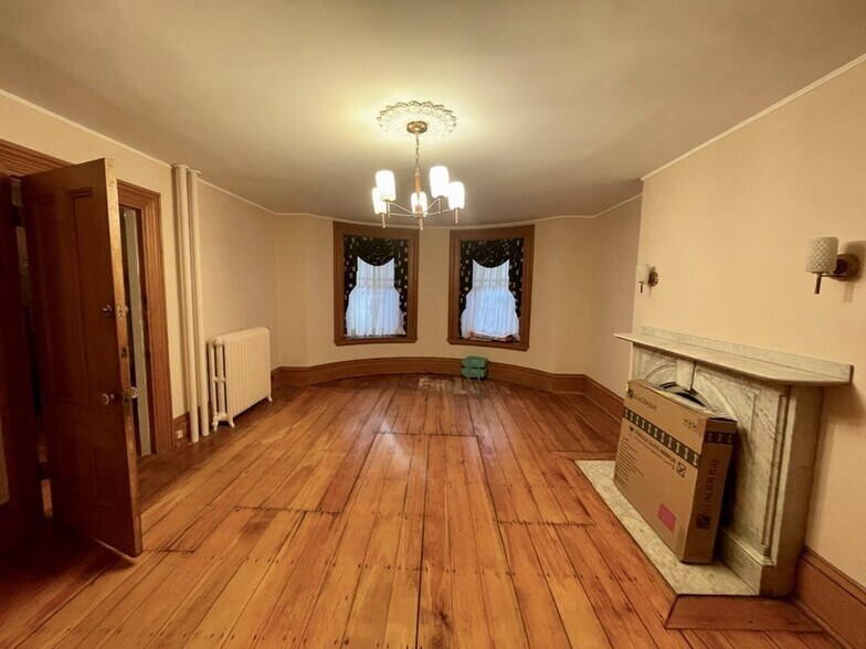 Building Photo - 36 Upton St