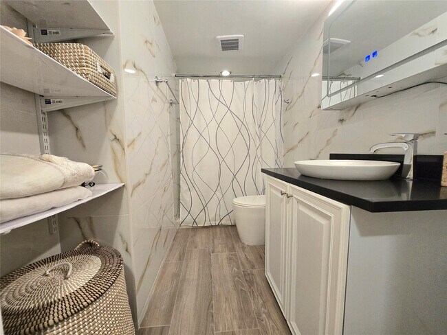 Building Photo - 2504 Antigua Terrace