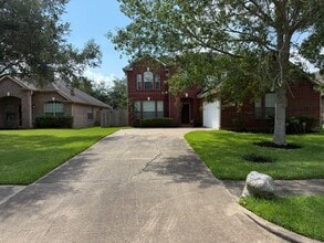 Building Photo - 2511 Pine Shadows Dr
