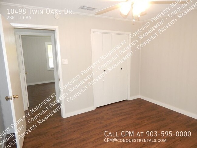 Building Photo - 10498 Twin Oaks Dr