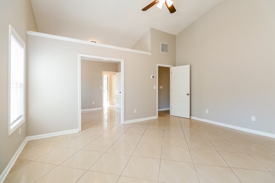 Building Photo - 30 Avonlea Dr