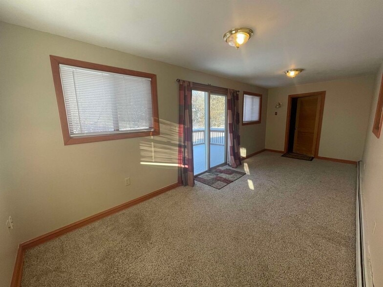 Building Photo - 7 Central