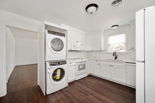 Building Photo - 819 Weedon St