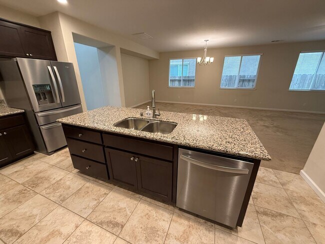 Building Photo - 2021 built two story in Oakdale!