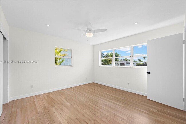 Building Photo - 9411 Jamaica Dr