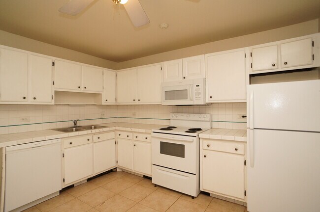 Building Photo - 1101 Florence Ave