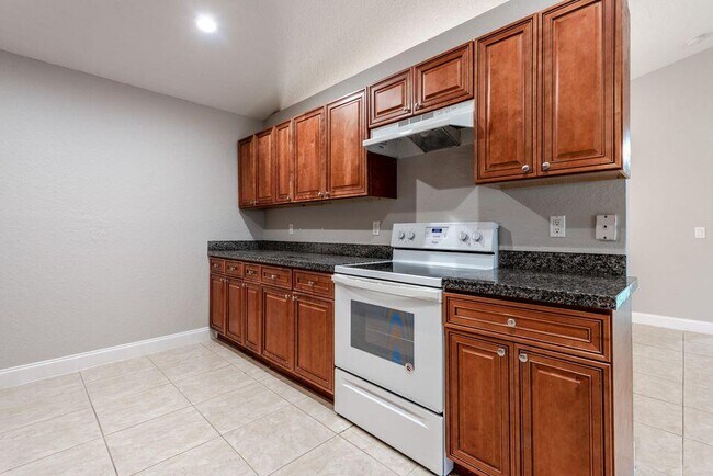 Building Photo - 1025 Staghorn St
