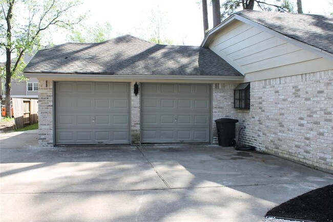 Building Photo - 13910 E Cypress Forest Dr