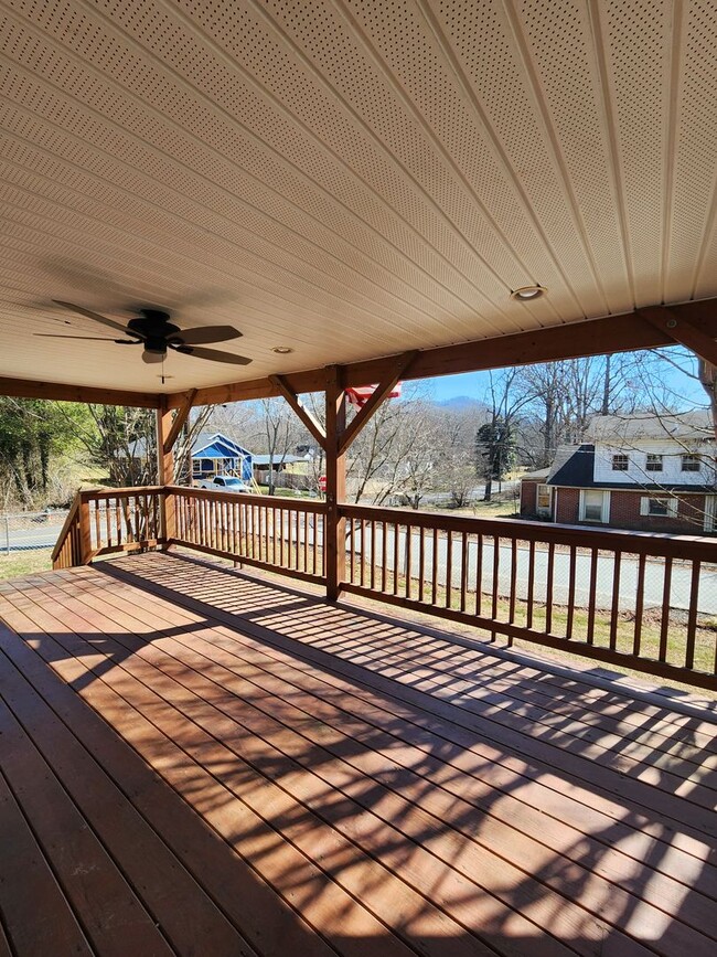 Building Photo - 285 Avena Rd