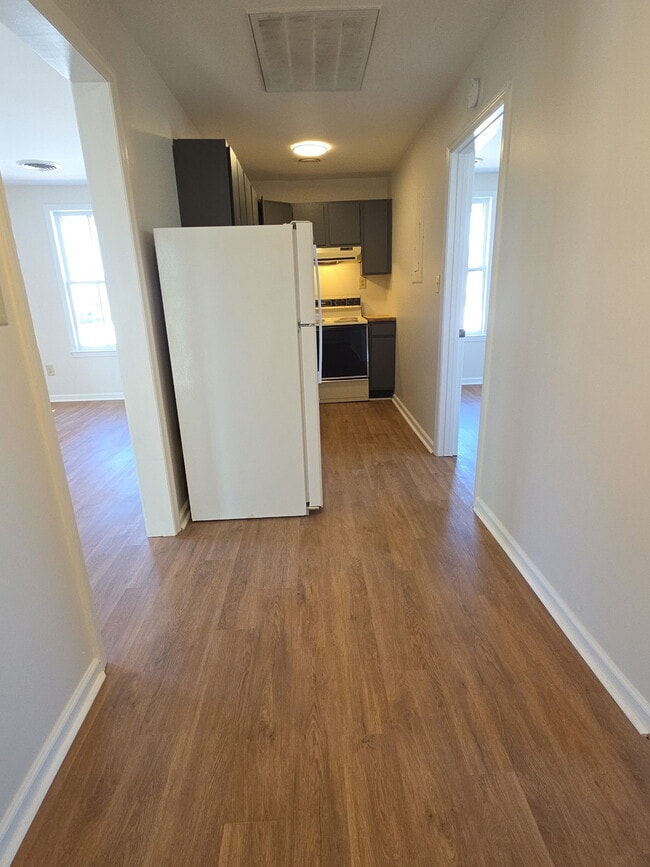 Building Photo - 411 W Cheves St