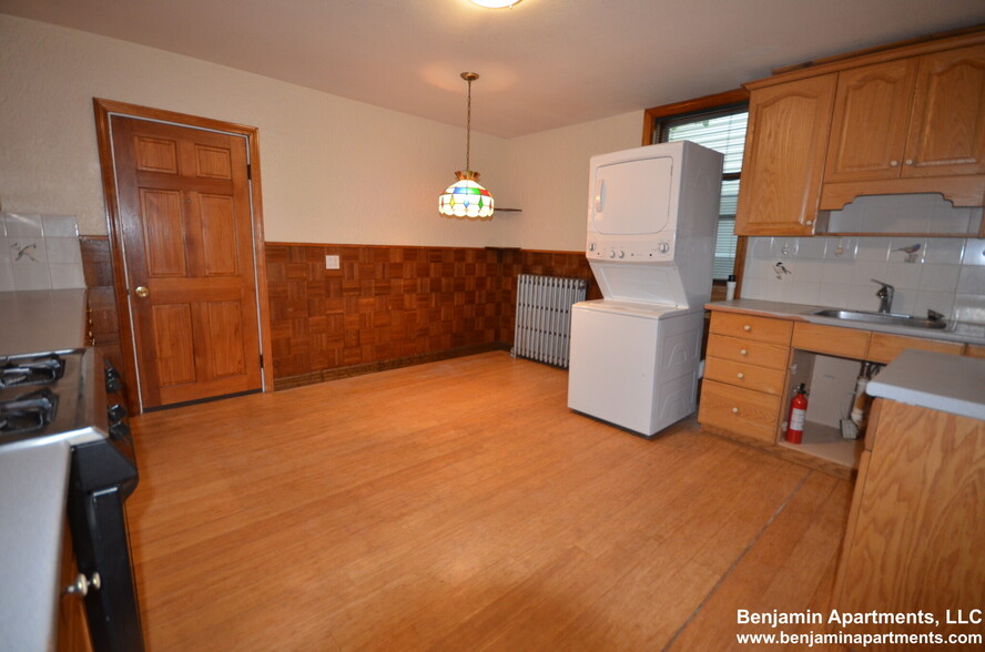 Eat-In Kitchen - 234 Cypress St