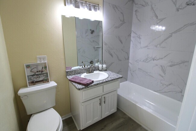 Building Photo - 1218 Christine Rd