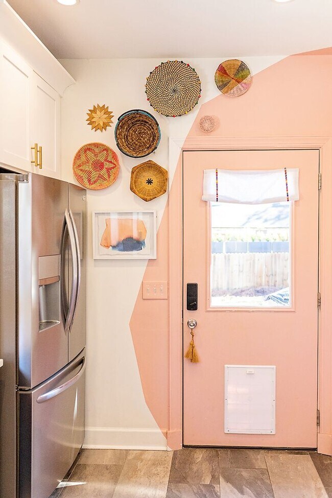 Building Photo - Bull St Bungalow