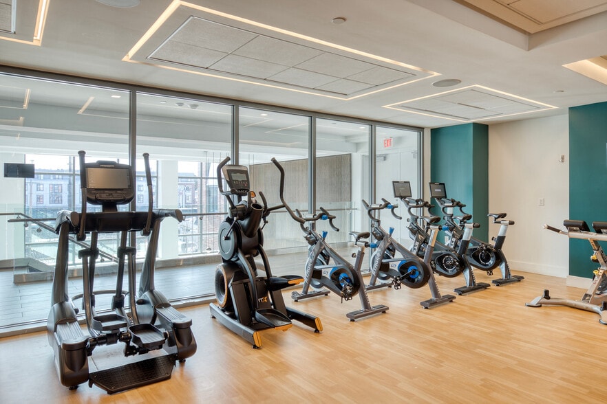 Building Photo - 245 Walnut St