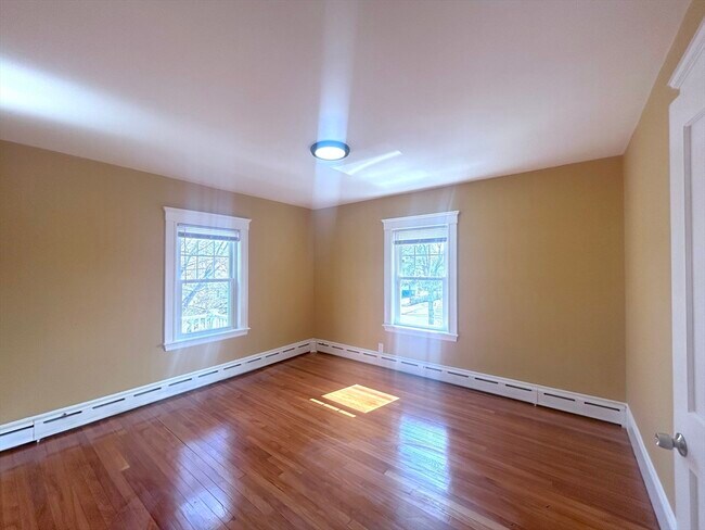 Building Photo - 11 Earle St