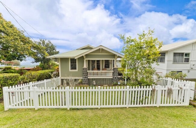 Primary Photo - 744 Wainaku St